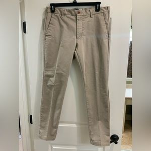 Izod Mens 34 X 30 Slim Khaki Pants